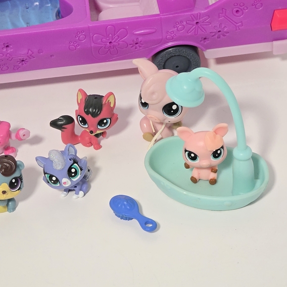 Rare Find!! Littlest Pet Shop Limo & Bath For Pets - 15 Items - Picture 2 of 16